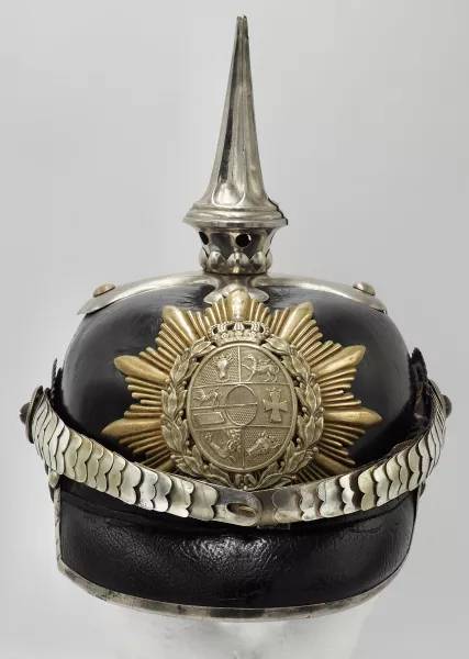 Mecklenburg 18th Dragoon Enlisted Pickelhaube Visuel 1 principal